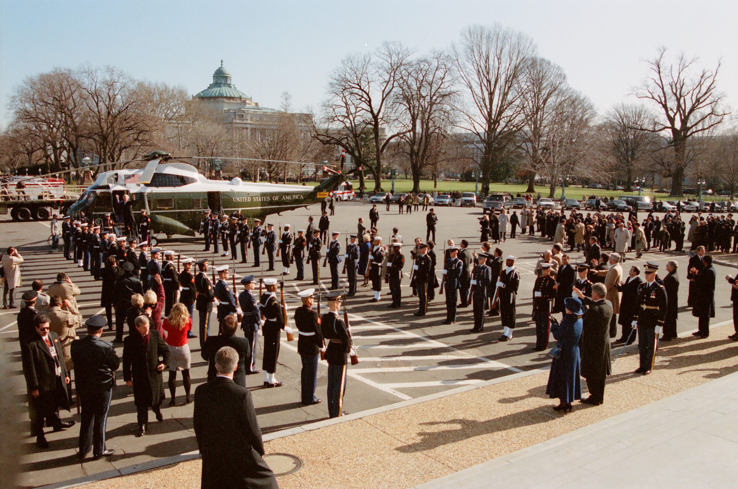 Inaugural Ceremony 1993, Departure and Military Review