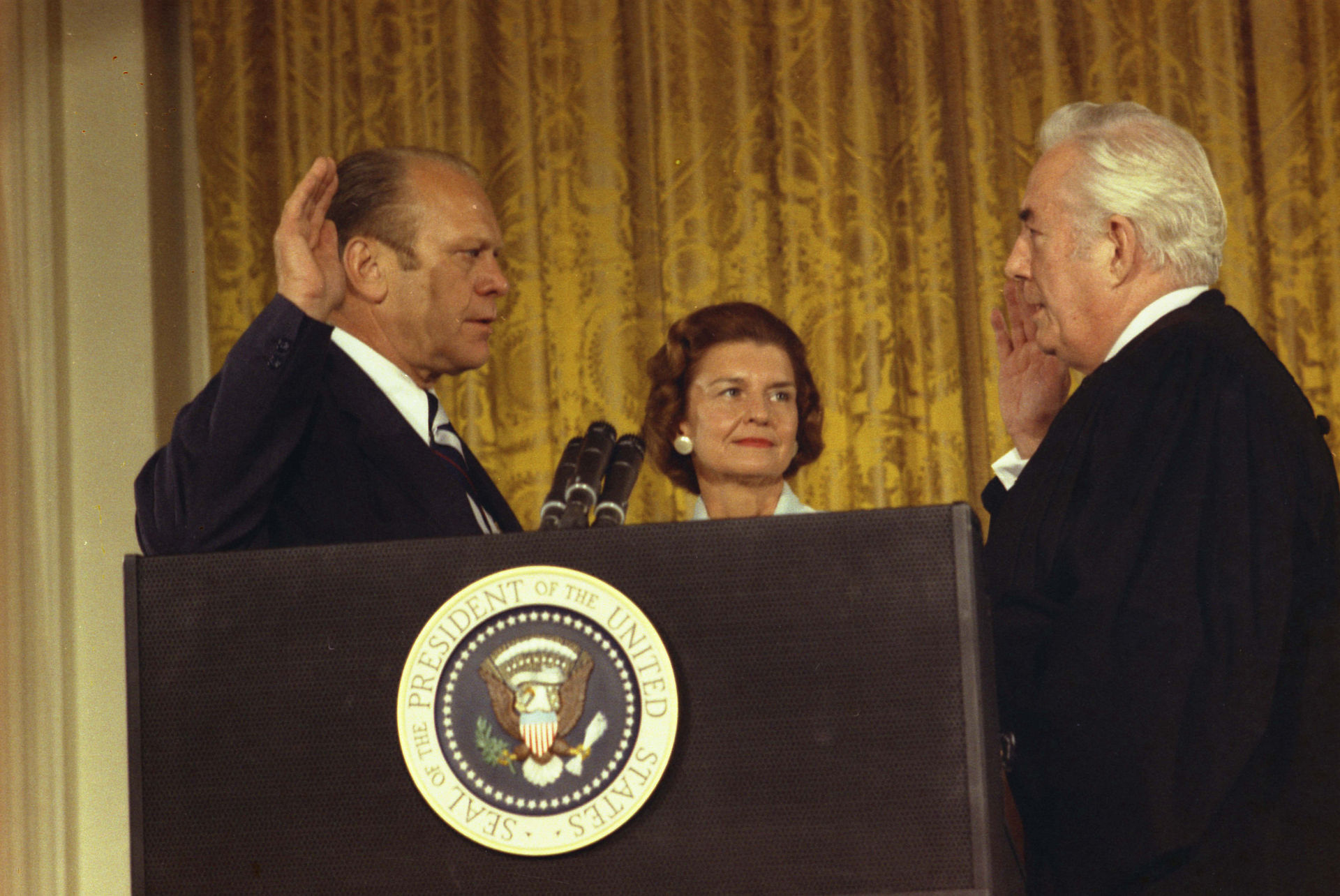 Ford_sworn-in